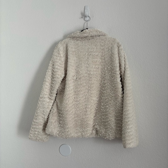 Patagonia Women's Size Medium Ivory Pelage Fuzzy  Fleece Jacket - Picture 4 of 4